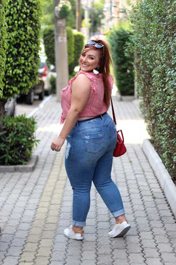 look completo Plus Size com Tênis